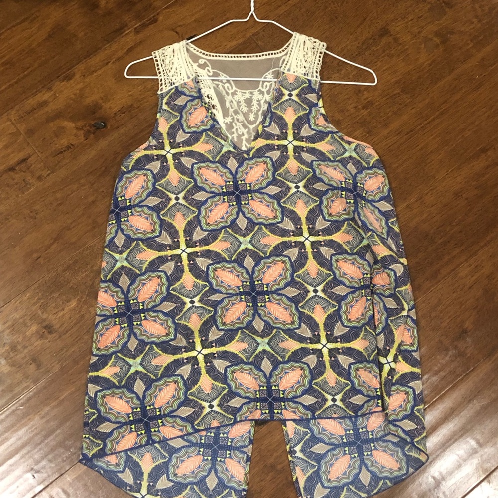 Summer sleeveless shirt